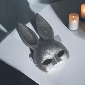 mascara conejo plateado